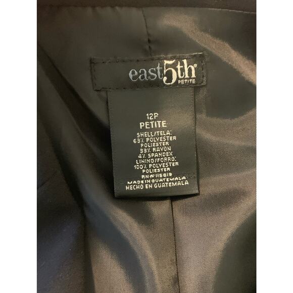 East 5th 3 button black blazer size 12P - Picture 3 of 9